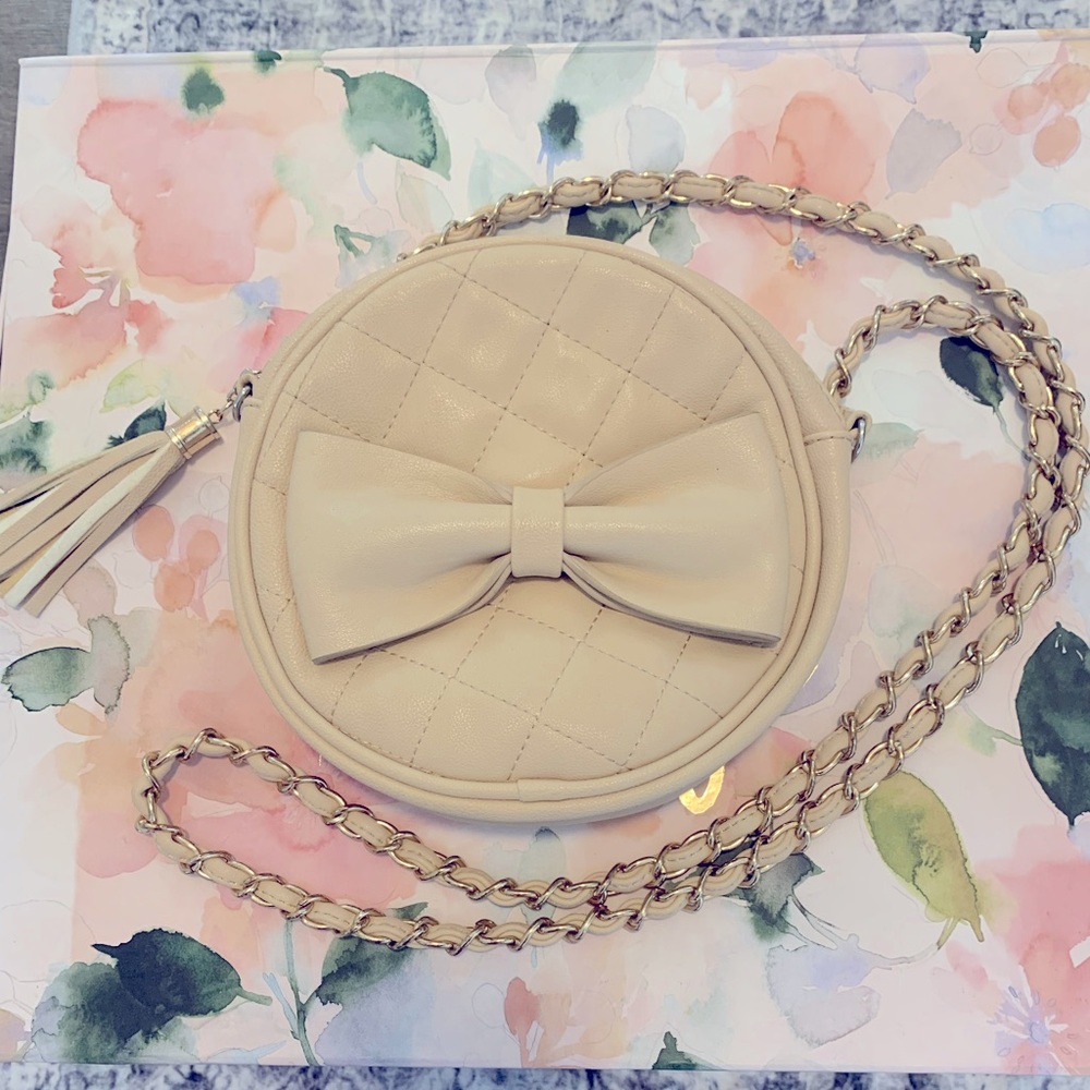 Vegan leather Chic Bow Tie Gold Chained Purse! 💗💗